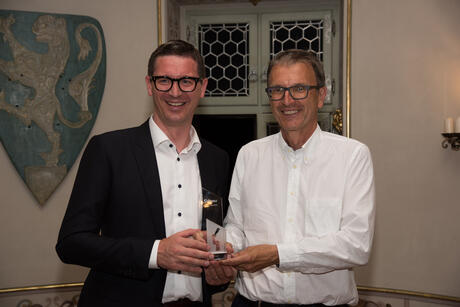from left to right: Peter Pühringer (Division Manager Stäubli Robotics) and Dr. Georg Baumann (Founder Baumann Automation) at the Robotics Award Ceremony.