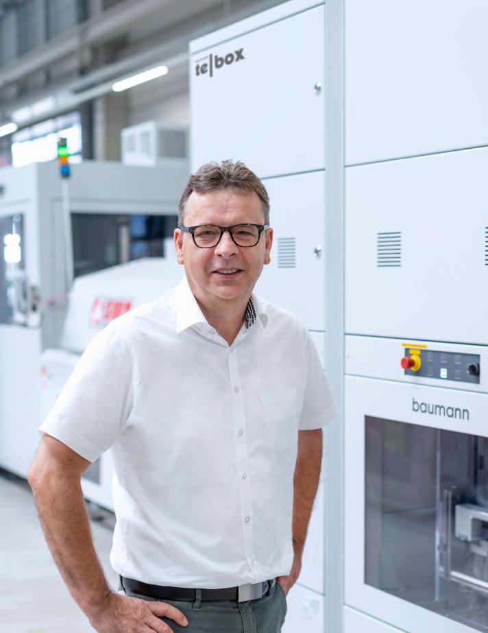 Josef Summer, Vertriebsleiter Test Solutions bei Baumann: „Ohne Stäublis ESD-Roboter hätte die Entwicklung unserer hochflexiblen Standard-Prüfanlage in dieser Form nicht stattfinden können“