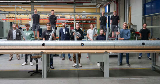 In der Vorwoche waren die P-Seminar-Schüler und ihr Projektleiter Tobias Kober bei Baumann Automation.