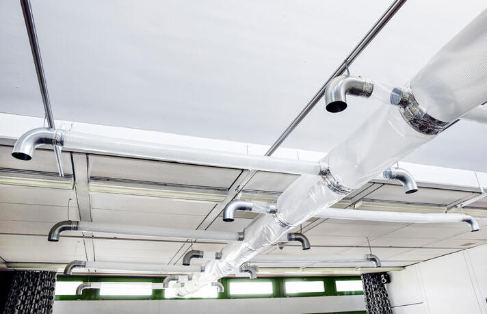 Und so sieht die fertig eingebaute Lüftungsanlage im Gregor-Mendel-Gymnasium aus.