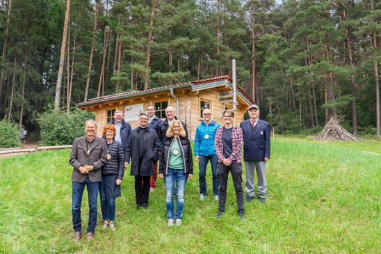 From left: Dr. Georg Baumann and Annette Baumann (owners of Baumann Automation), Lord Mayor Michael Cerny, Father Michael Jakob (parish of St. Konrad Amberg), Sebastian Schaller (district manager of BRK KV Amberg-Sulzbach), Father Heinrich Arweck (Church of the Resurrection, Amberg), Ms. Anja Hopf (head of the Red Cross, kindergarten), Thomas Boss (Director of Youth Welfare, Amberg), Marleen Aures (kindergarten head) and Gerd Geismann (Chairman of the Bavarian Red Cross).