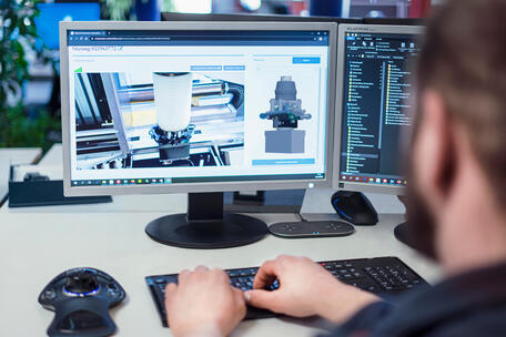 At the same time, the Baumann employee sees the conditions in the service office and he can provide targeted support.