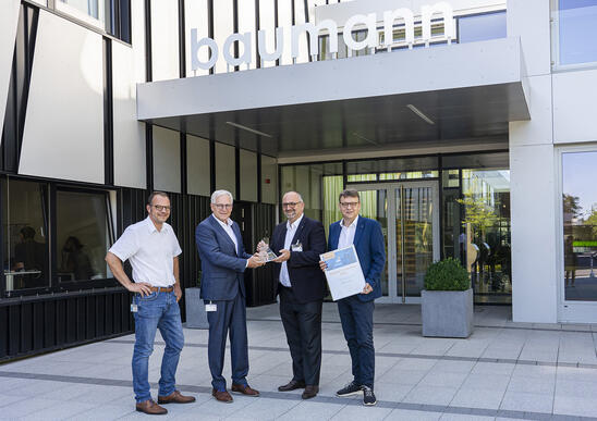 f.l.t.r.: Franz-Peter Singer (Sales Manager Baumann Automation), Karl Ebnet (Managing Director Baumann Automation), Markus Wachtveitl (Director Purchasing Production Equipment, Continental), Josef Summer (Group Manager Sales Baumann Automation)